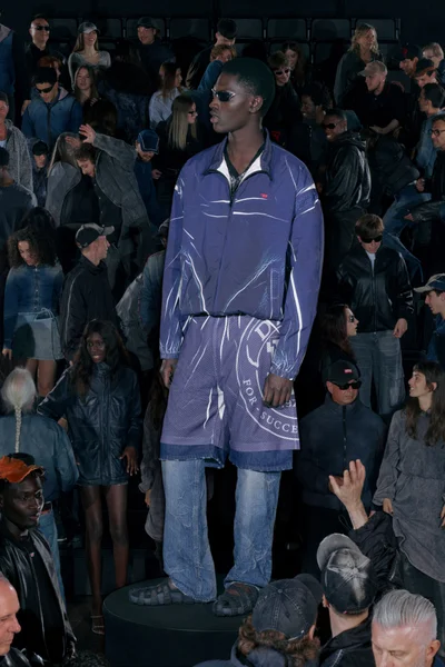Look 27